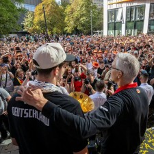 La Coupe du monde de basket se termine de façon spectaculaire, Schroeder revient chez les Raptors